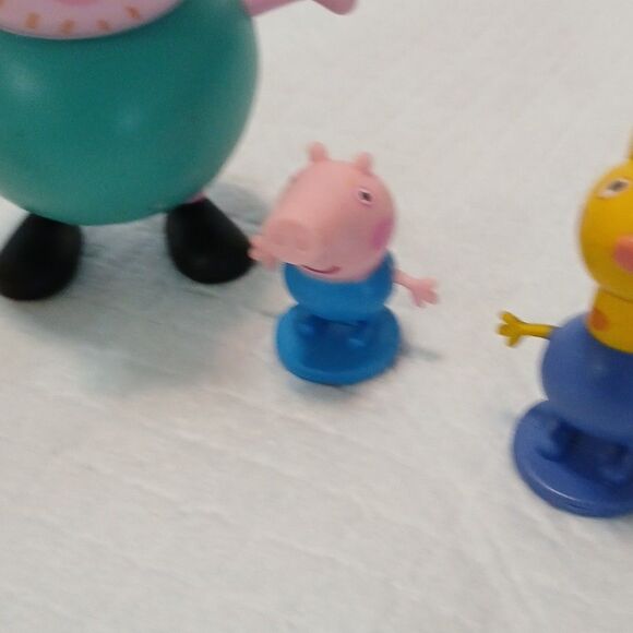 LOT OF 7 PEPPA PIG FAMILY & FRIENDS TOY FIGURES CHARACTERS COLLECTION - Picture 9 of 16